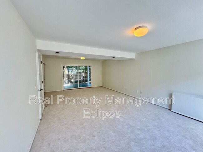 Building Photo - 7126 NE 165th Pl