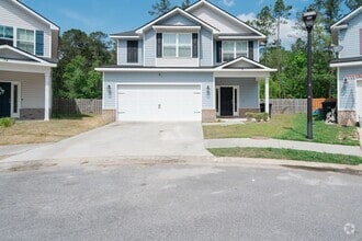 Building Photo - Spacious 4 Bed, 4 Bath Home in HOA Community