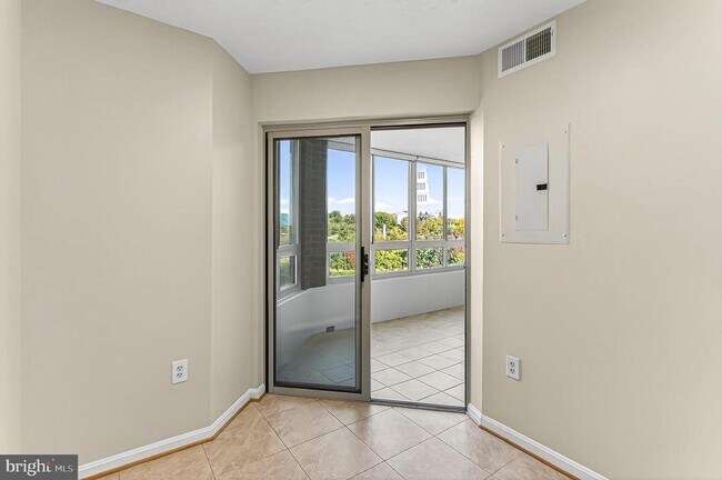 Building Photo - 2151 Jamieson Ave