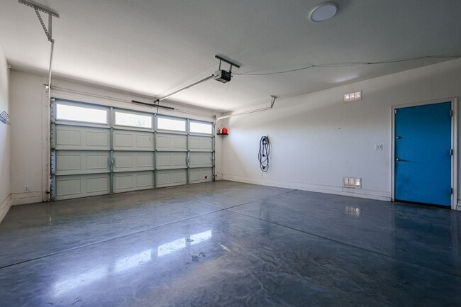 Building Photo - 2744 E Donato Dr