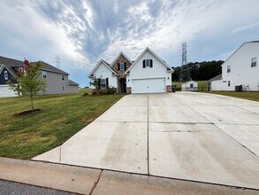 Building Photo - 621 Morning Mdws Dr