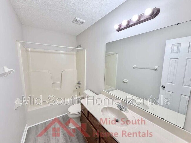 Building Photo - 11236 Wolf Woods Dr