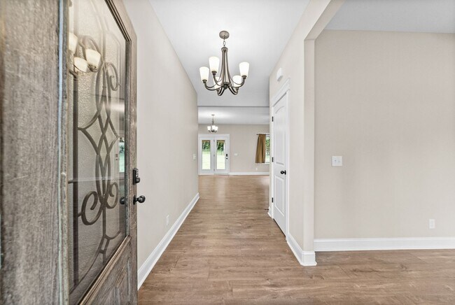 Building Photo - Pet Friendly Four Bedroom!