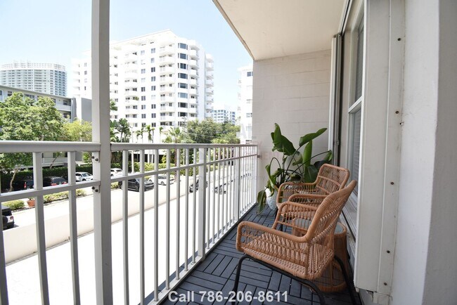 Building Photo - 1300 Lincoln Rd