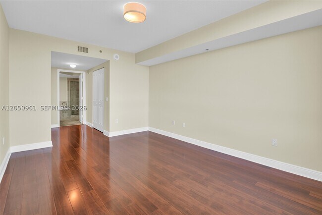 Building Photo - 2681 N Flamingo Rd
