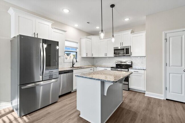 Building Photo - 3 Bedroom, 2.5 Bath Home with Bonus Room