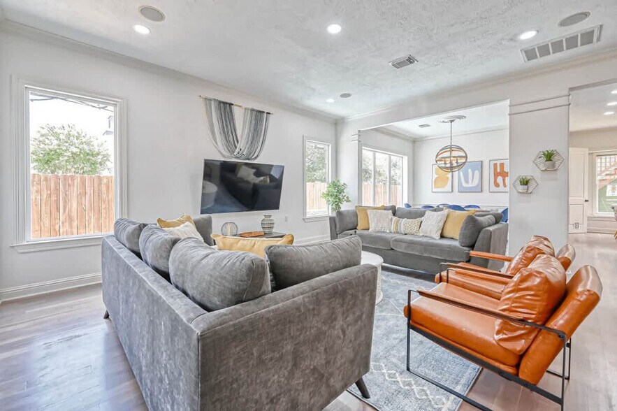 Building Photo - 1352 Dorothy St