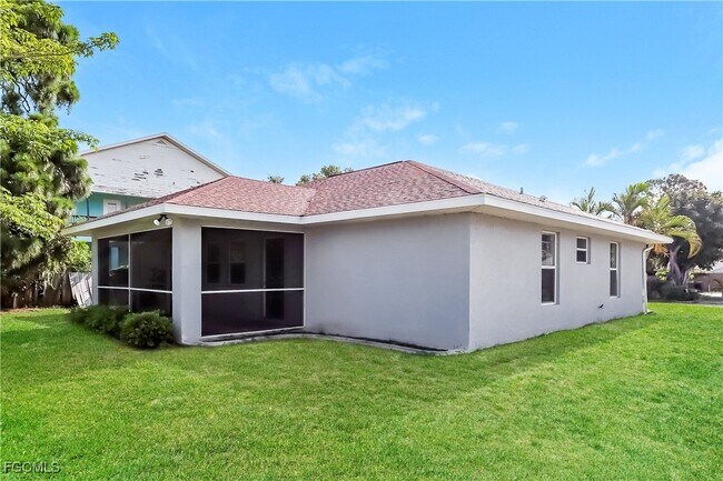 Building Photo - 5840 Regent Rd