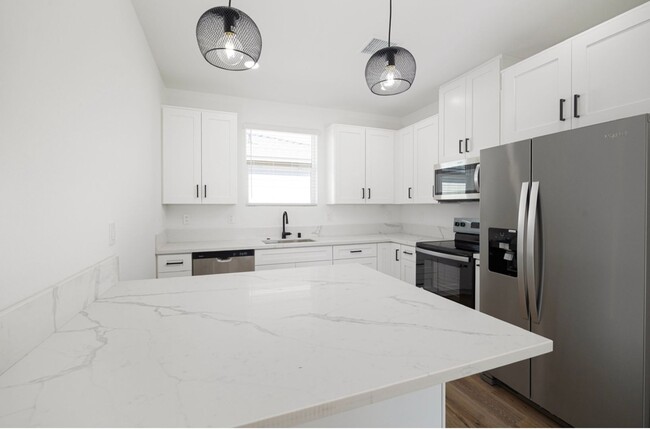 Building Photo - 1/2 Off First Month's Rent - New Construct...