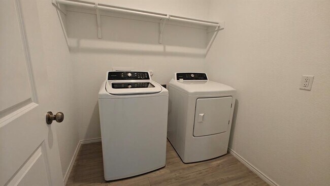 Building Photo - 106 Arbordale St