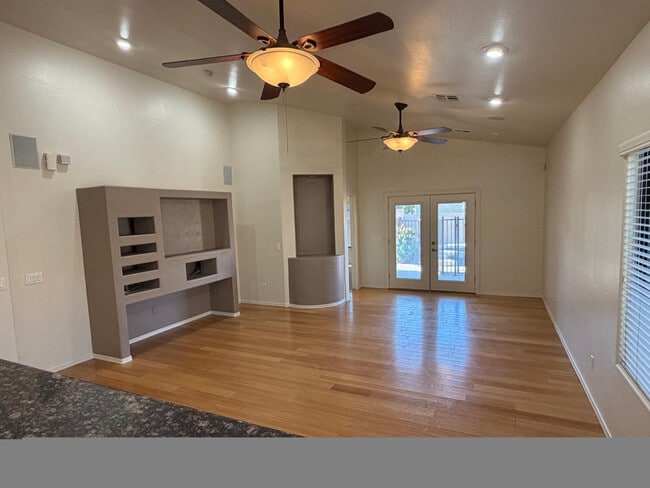 Building Photo - 5233 E Carmel Ave