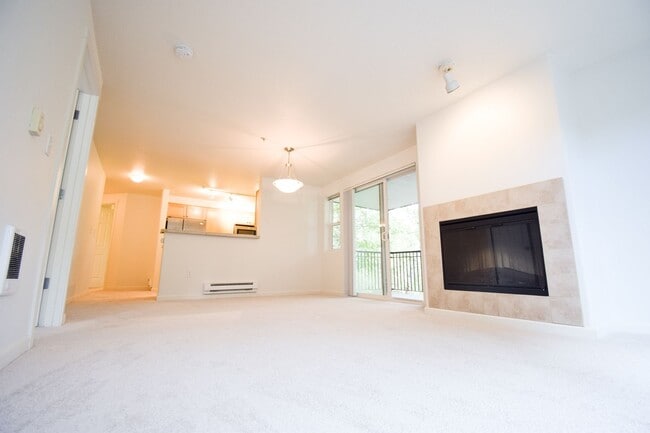 Building Photo - Beautiful 2 BR 2 BA Condo! Beautifully Updated! W/S/G is included.