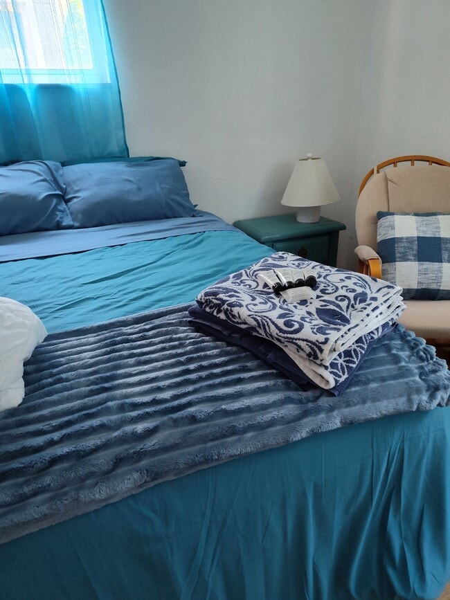 Building Photo - 1718 Fallowfield Ave