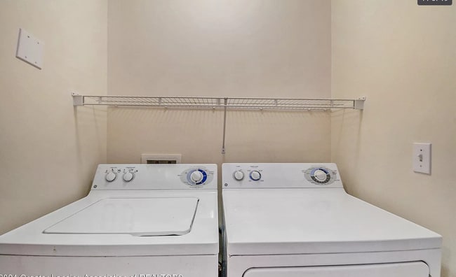 Building Photo - 12947 Townsend Dr