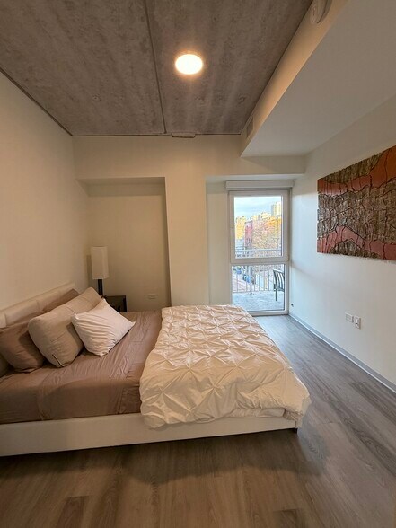 Building Photo - 334 W Schiller St