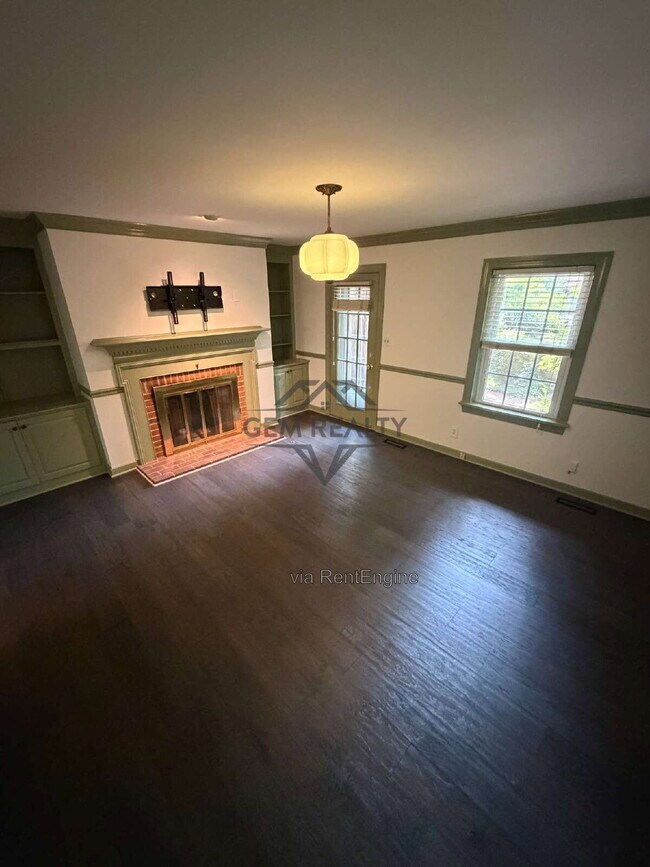 Building Photo - 815 College Ave
