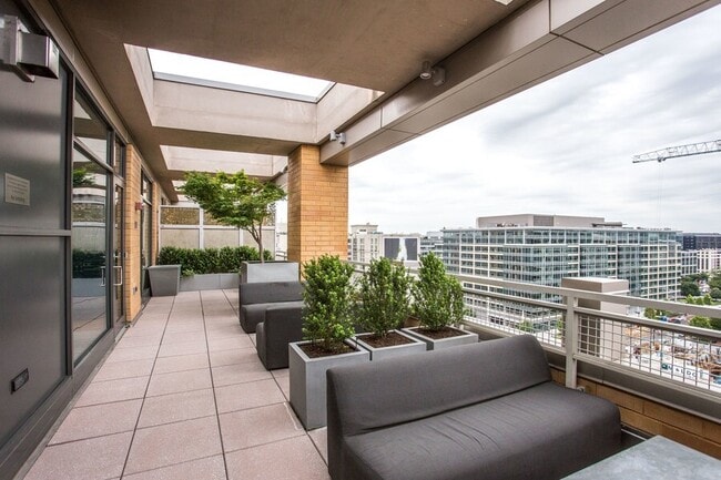 Building Photo - 475 K St NW