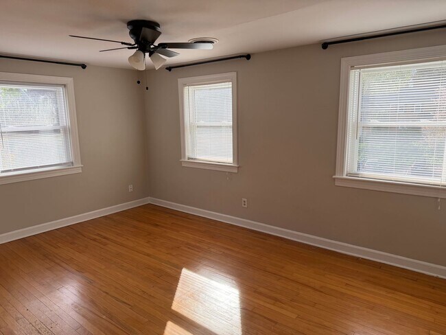 Building Photo - Comfort & Style: 2-Bedroom Raleigh Townhouse