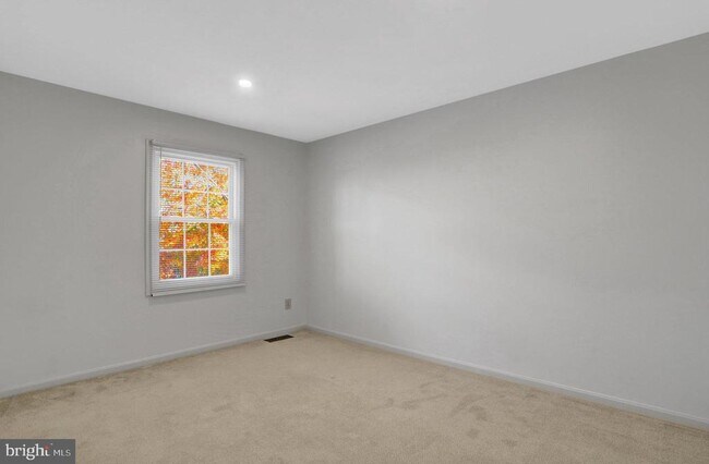 Building Photo - 6576 Yadkin Ct