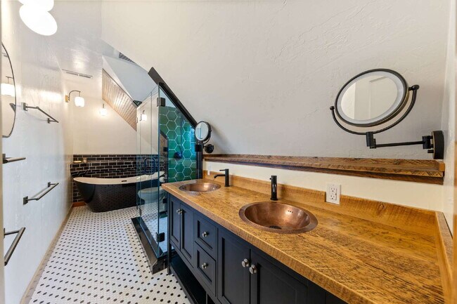 Building Photo - 3 Bedroom, 2.5 Bathroom CUSTOM HOME