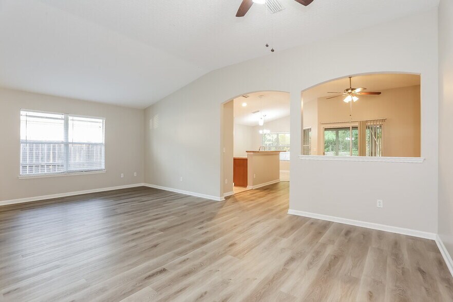 Building Photo - 1048 Beckingham Dr