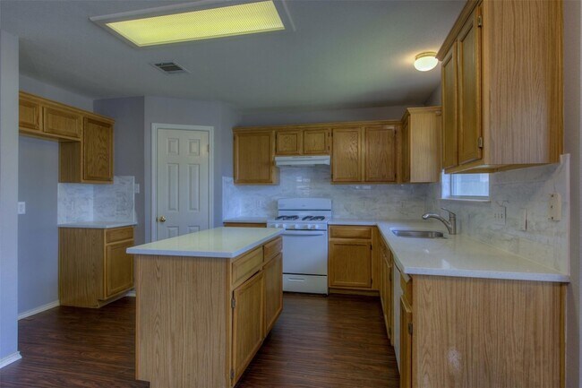 Building Photo - 3510 Sauls Dr