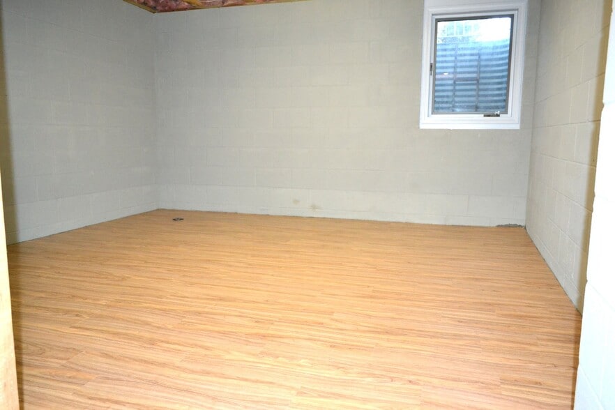 Building Photo - 1033 Lovell Ave W