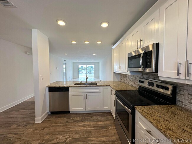 Building Photo - 309 Lake Cir