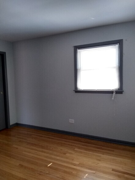 Building Photo - 9459 Maple Dr