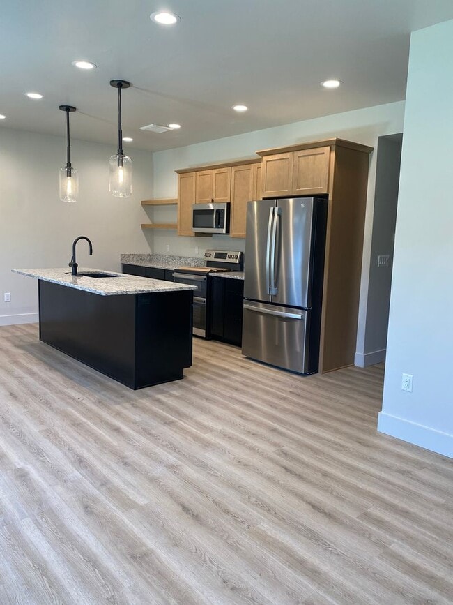 Building Photo - New Townhome Driggs!  3 bedroom / 2.5 bath with garage!