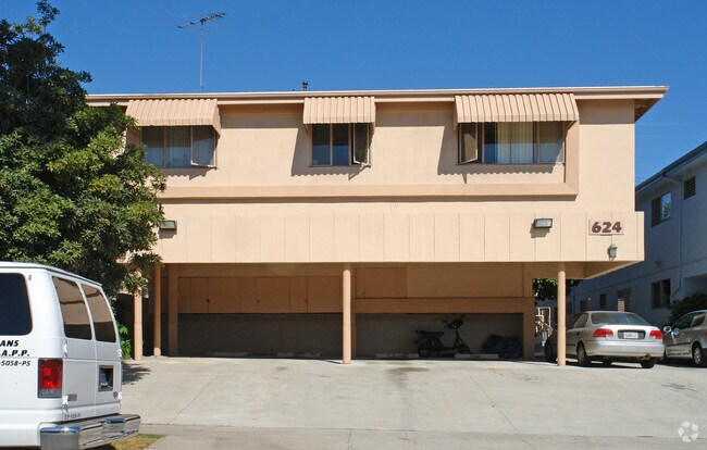 Primary Photo - 624 N Hayworth Ave