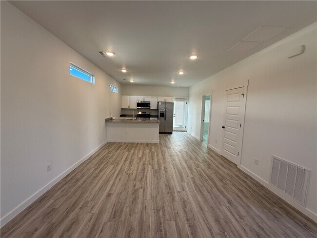 Building Photo - 1051 States Ave