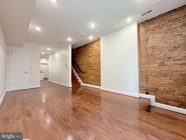 Primary Photo - 1268 Glyndon Ave