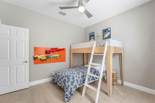 Building Photo - 121 Palm Cir