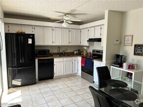 Building Photo - 5201 Cedarbend Dr