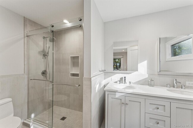 Building Photo - 14 Woodland Ln