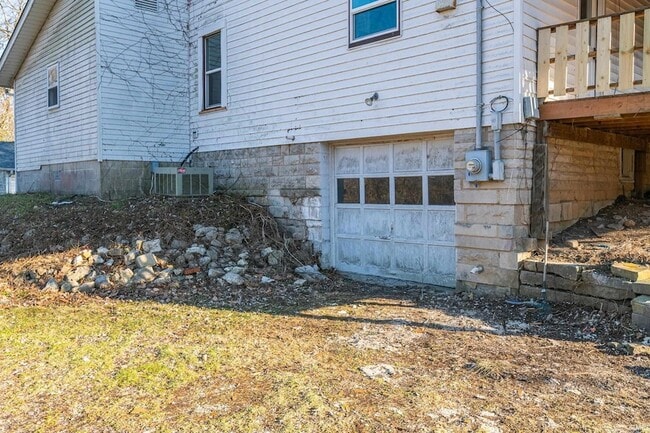 Building Photo - 715 25th St