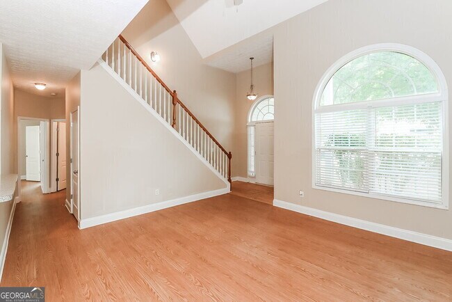 Building Photo - 4560 Ferncrest Pl