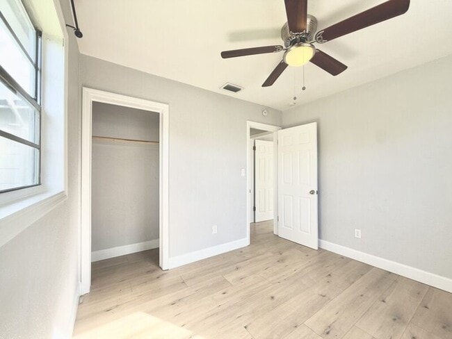 Building Photo - 5131 13th Ave N