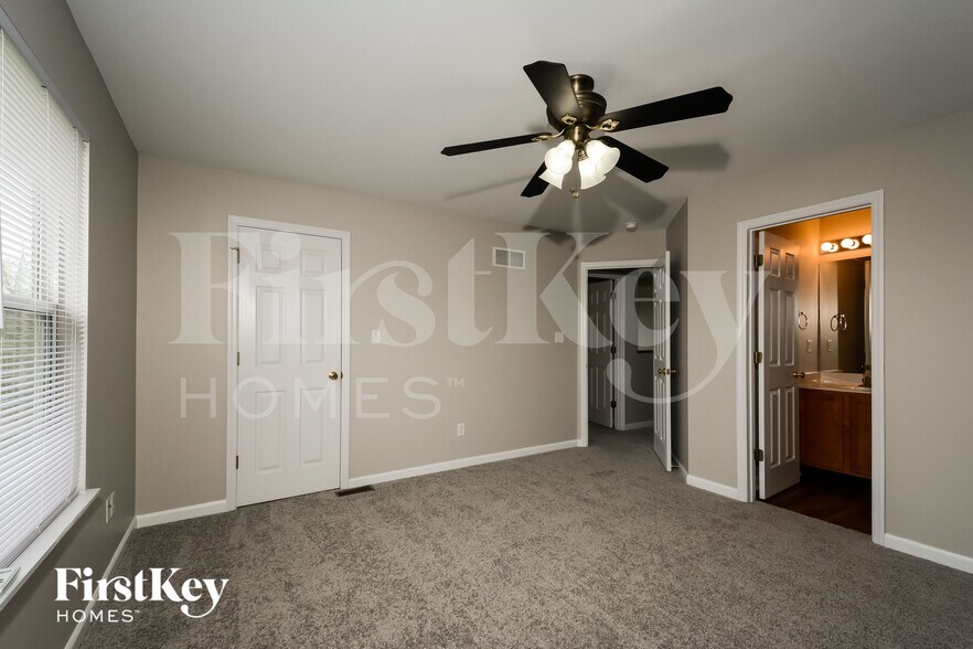 Building Photo - 721 Wayland Dr