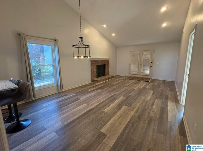 Building Photo - 1022 Vestavia Manor Dr