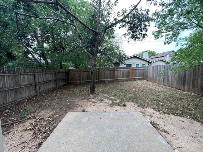 Building Photo - 1033 Christopher Ave