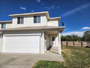 Building Photo - Large 4 bed duplex in Orchard Mesa