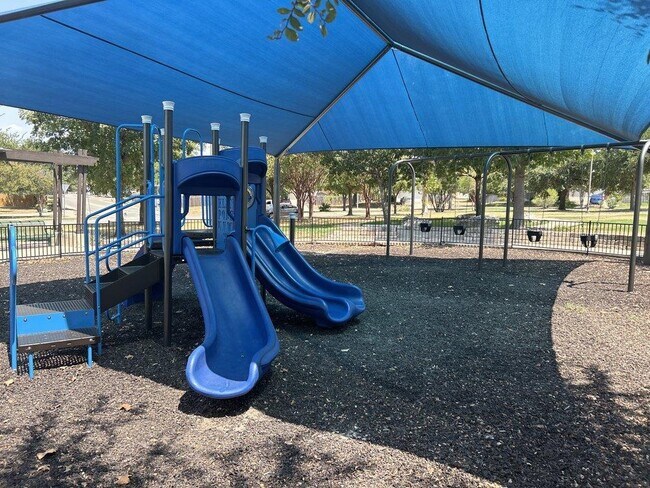 Building Photo - 15233 Rosehip Ln