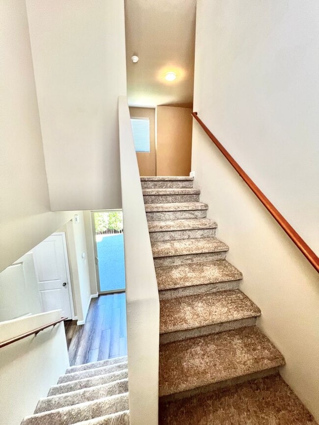 Building Photo - LIKE NEW Truly a MUST SEE! Move-in Ready