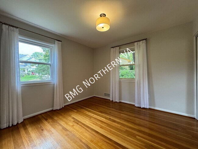 Building Photo - 1109 Hillcrest Dr SW