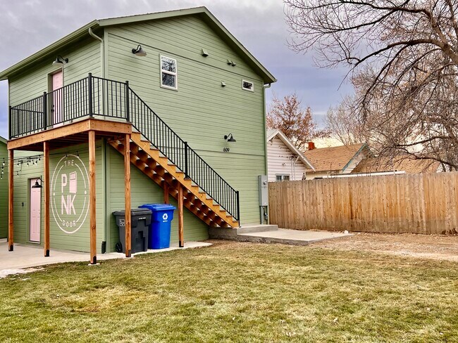 Building Photo - 609 E 5th St