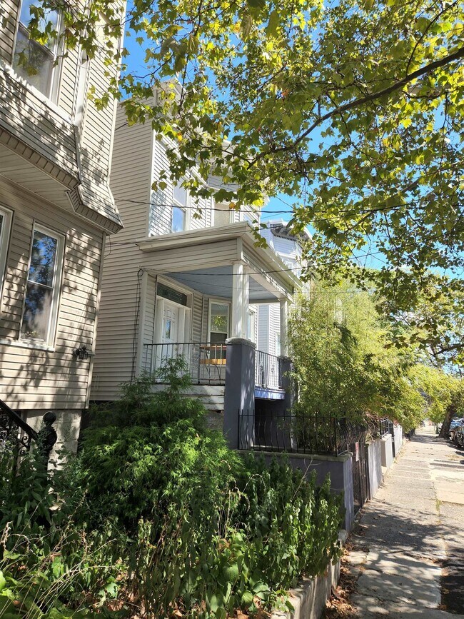 Building Photo - For Rent