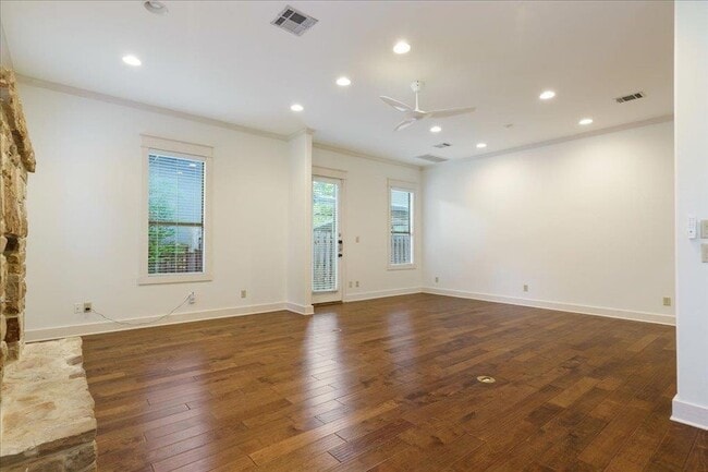 Building Photo - 5603 William Holland Ave