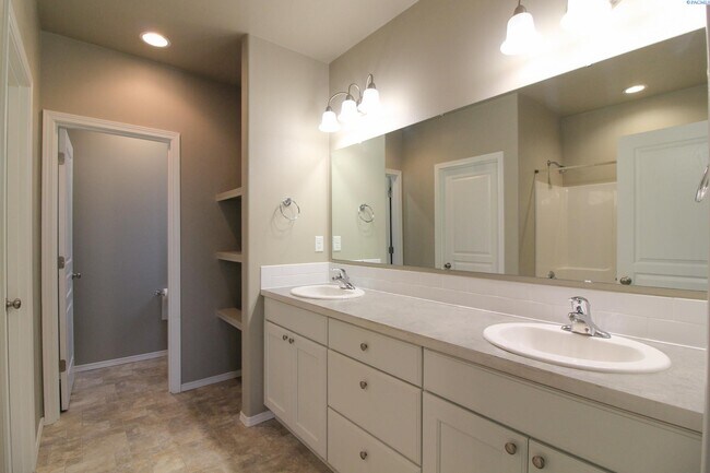 Building Photo - West Pasco 3 bed/2 bath Home
